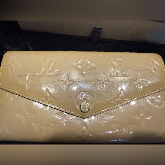 Louis Vuitton Sarah Wallet - Picture 9 of 17